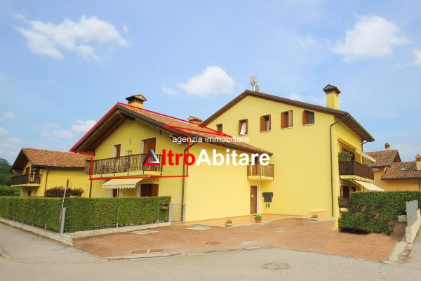 Feltre Anzù. Appartamento al piano primo, 2 camere, garage doppio.