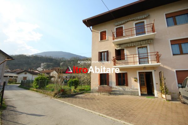 FELTRE  Mugnai.  Porzione terra-cielo, su 3 livelli, con terreno e deposito