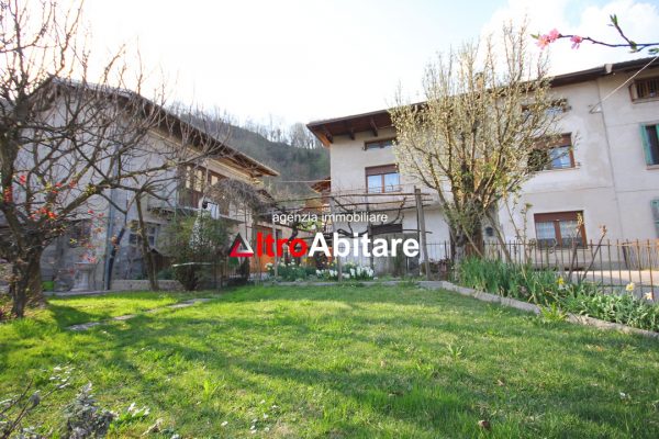 Feltre Mugnai. Porzione terra cielo con 2 appartamenti indipendenti + depositi e terreno esclusivo