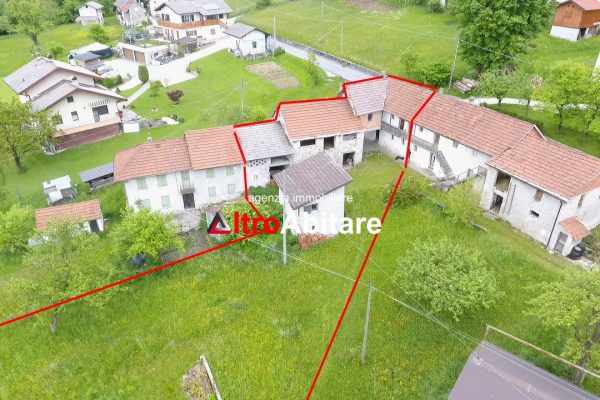 TRICHIANA  Campedei. Porzioni terra-cielo in corte con 7500 mq di terreno pianeggiante