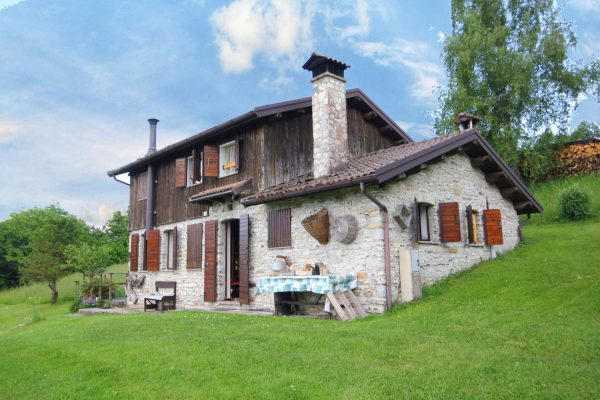 LENTIAI. San Gervasio. Rustico ristrutturato con terreno