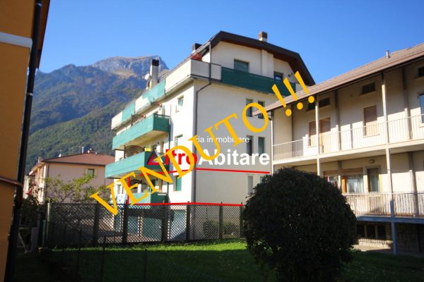 Ponte Nelle Alpi. Zona centrale. Appartamento al piano rialzato, 2 camere, garage.