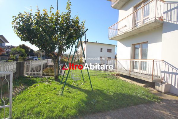 Grande appartamento con giardino , 3 camere, 2 bagni, garage e cantina