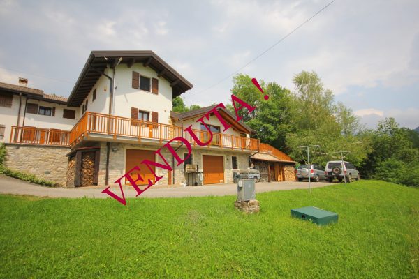 Porzione terra-cielo ristrutturata, 3 camere mat. , 2 bagni, terreno esclusivo