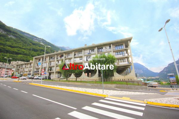 Appartamento al 2° piano , 2 camere, grandi spazi. garage,