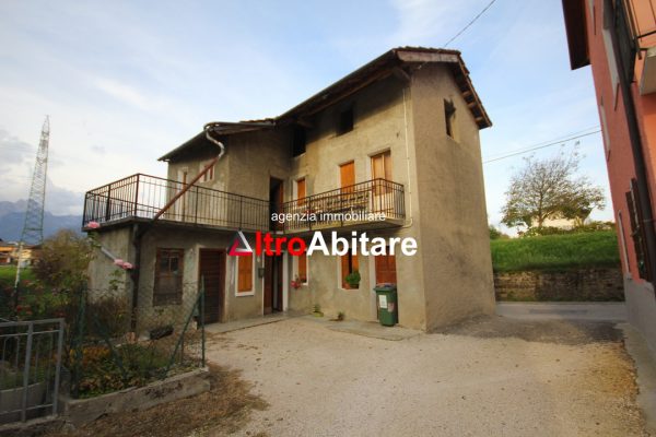 Mel Corte  Casetta indipendente in corte su 2 livelli