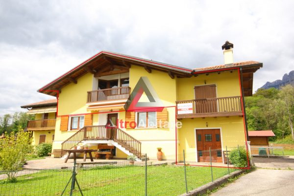 appartamento piano primo con giardino, 2 camere, signorile