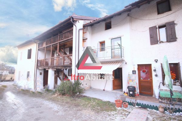 Porzione terra cielo in corte, ristrutturata