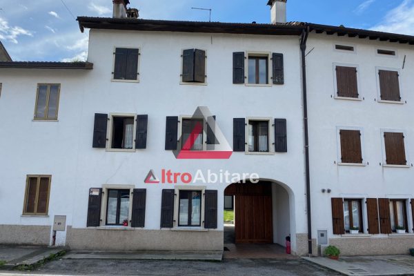 Porzione terra-cielo con depositi e terreno esclusivo