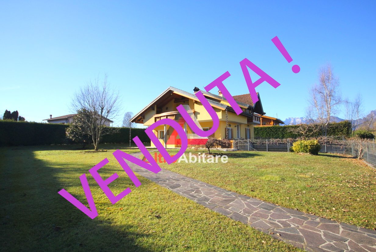 LIMANA   Villino singolo su 3 livelli con giardino