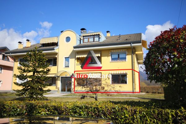 Appartamento piano terra, 3 camere, 2 bagni, cantina e garage