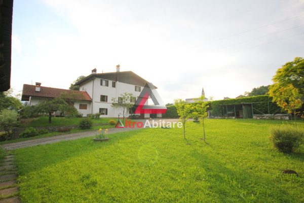 Appartamento immerso nel verde con dependance e garage