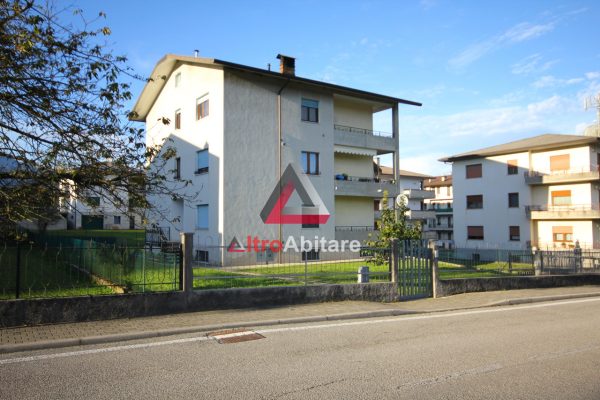 Appartamento piano rialzato 3 camere 1 bagno terreno