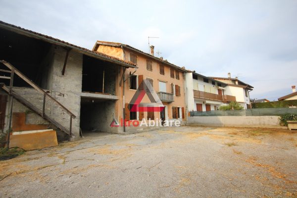 casa singola, deposito e fienile da ristrutturare, anche per intervento di riqualificazione edilizio